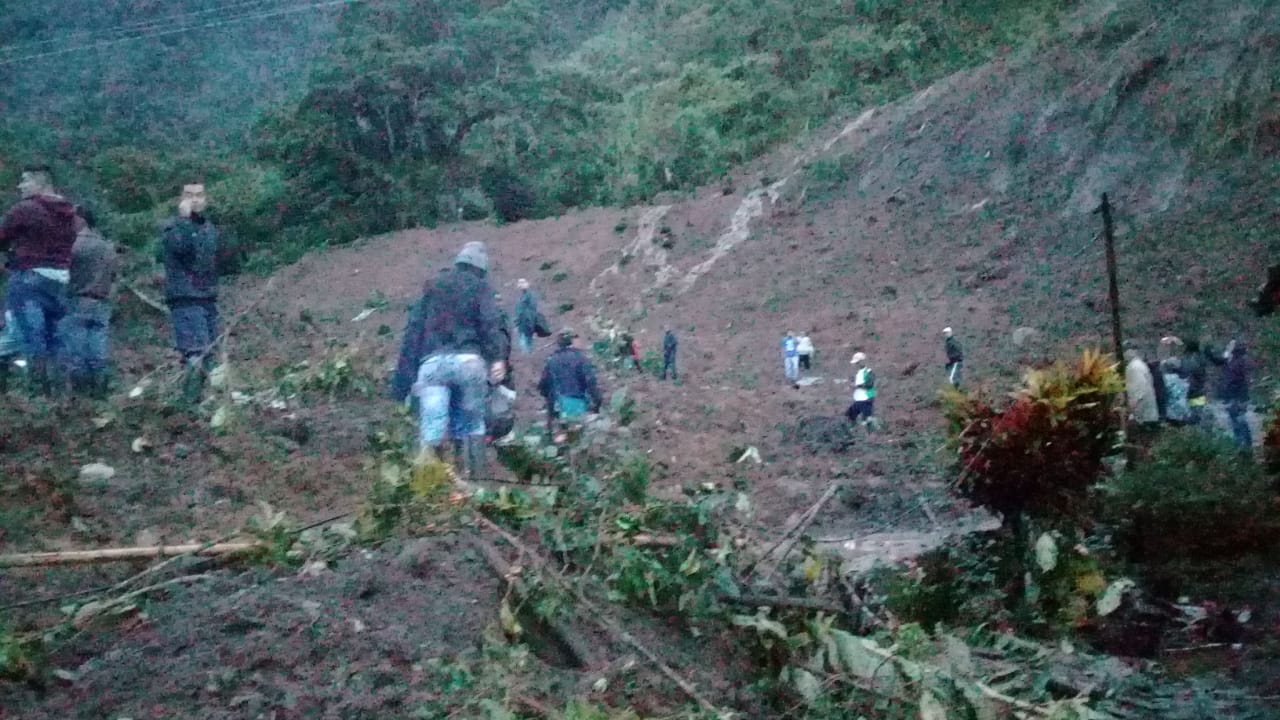 Al menos 12 muertos y 30 desaparecidos tras derrumbe en Rosas, Cauca