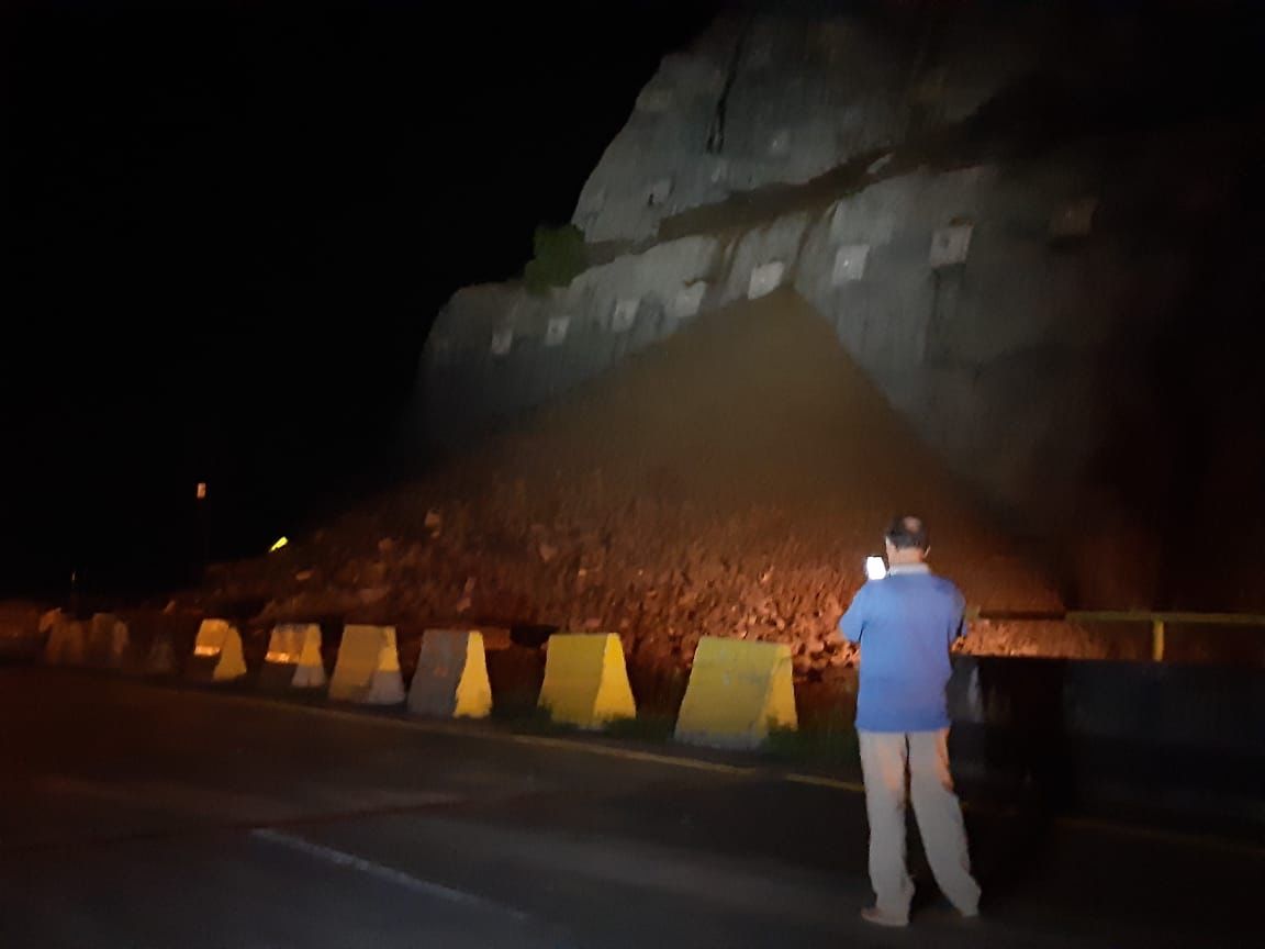 Continúa paso restringido en vía a Buenaventura