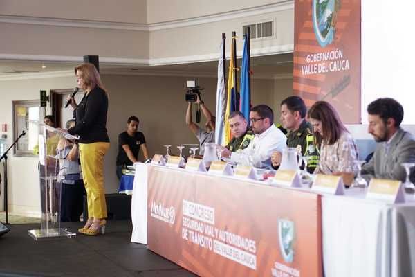Salvar 215 vidas en carreteras del Valle, la meta de Mintransporte en este cuatrienio