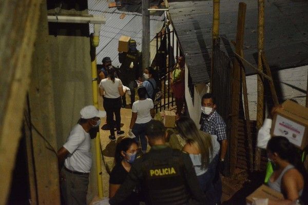 Alcaldía de Cali entregó ayudas a los habitantes de la Comuna 20