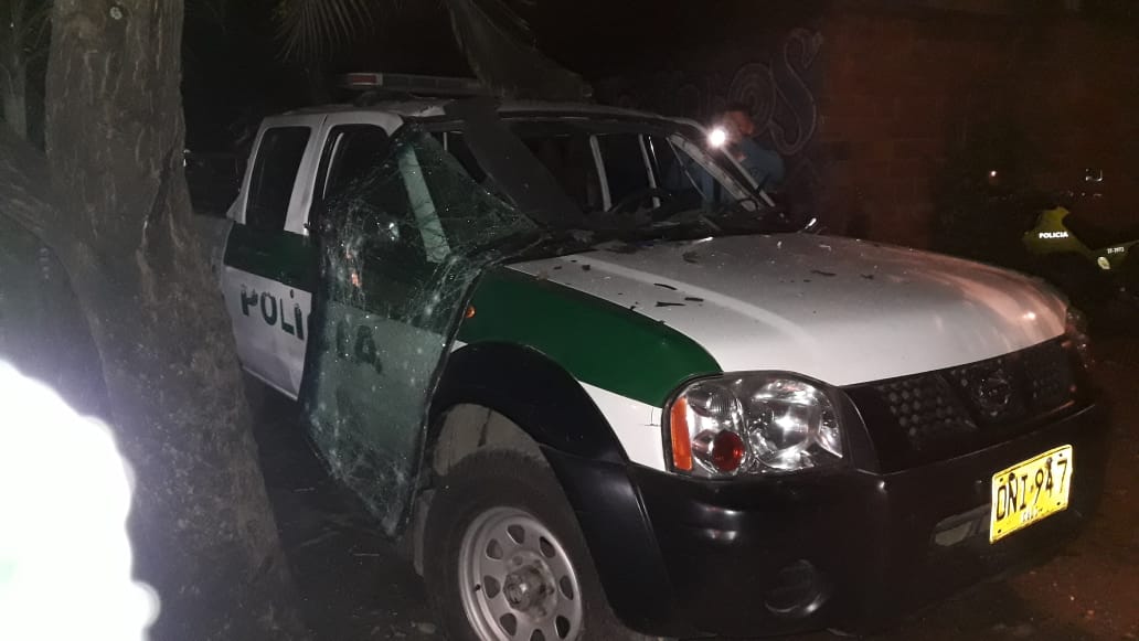 Tres policías heridos en ataque con granada