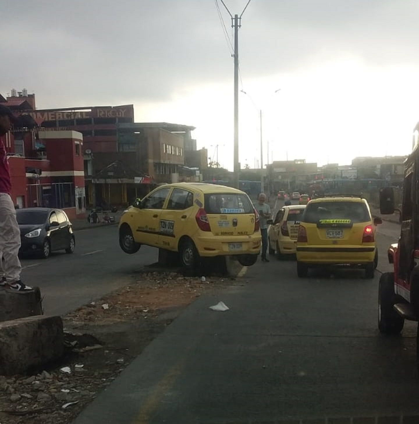 Taxi sufrió un accidente en Cali