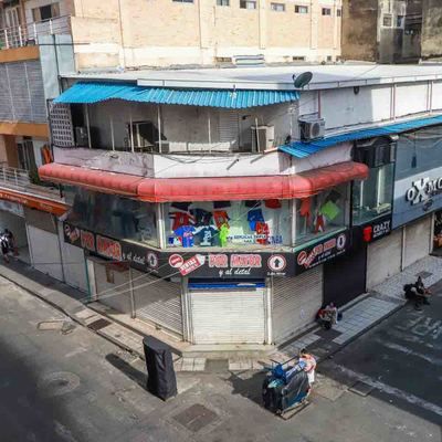 De manera voluntaria, el centro cerrará su comercio el fin de semana