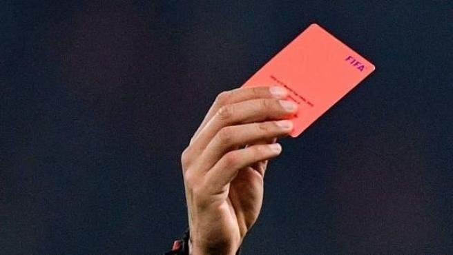 Toser de forma intencional será sancionable con tarjeta roja.