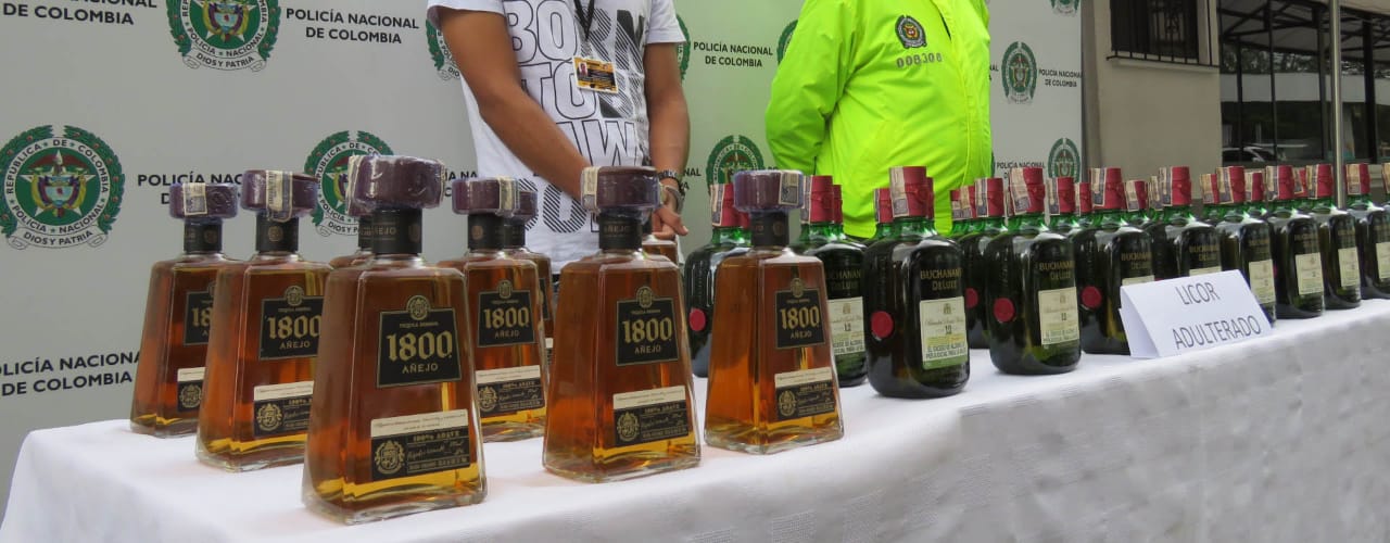 Varias botellas de licor adulterado fueron incautadas en Popayán