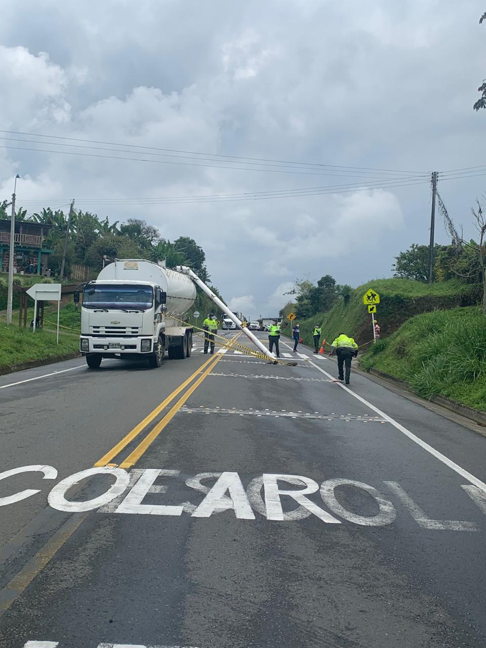 Espantoso accidente de tránsito: dos personas terminaron decapitadas