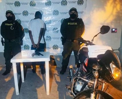 Adolescente fue aprehendido por tener una moto robada y un arma de fuego