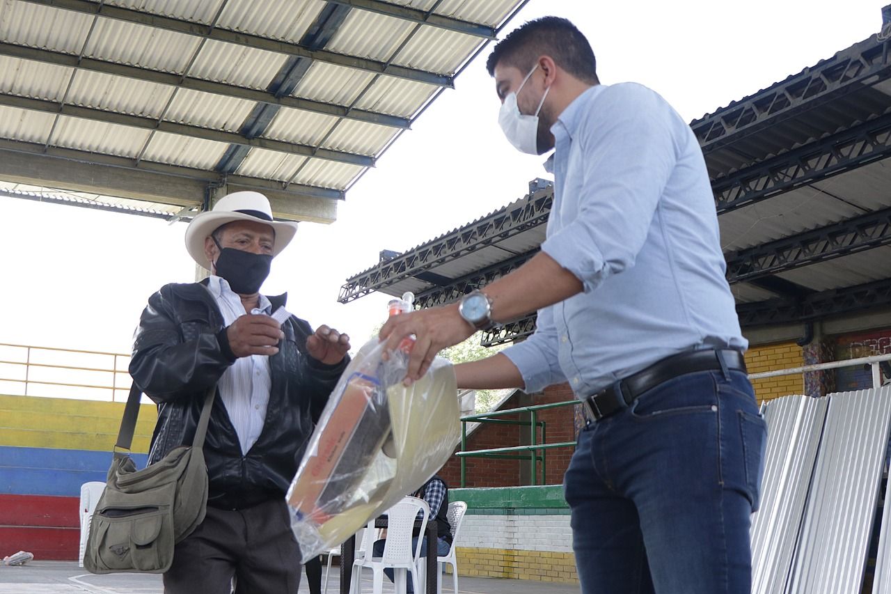 Se entregaron a 108 familias cafeteras del municipio de Timbío, kits de calidad e insumos para la construcción de puntos ecológicos