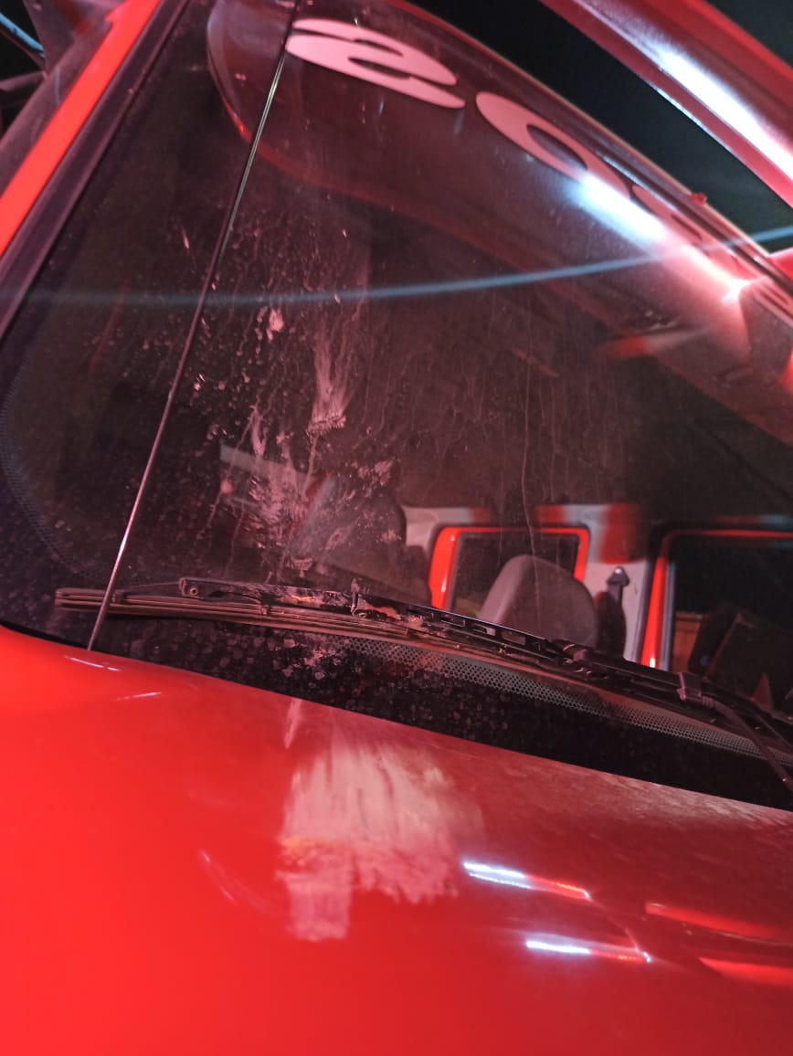 Bomberos atacado a piedra cuando llegaban a atender un incendio estructural
