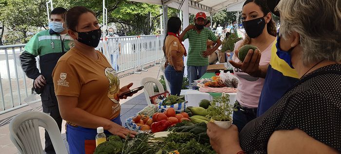 Caleños respaldan las ‘Tiendas Campesinas’