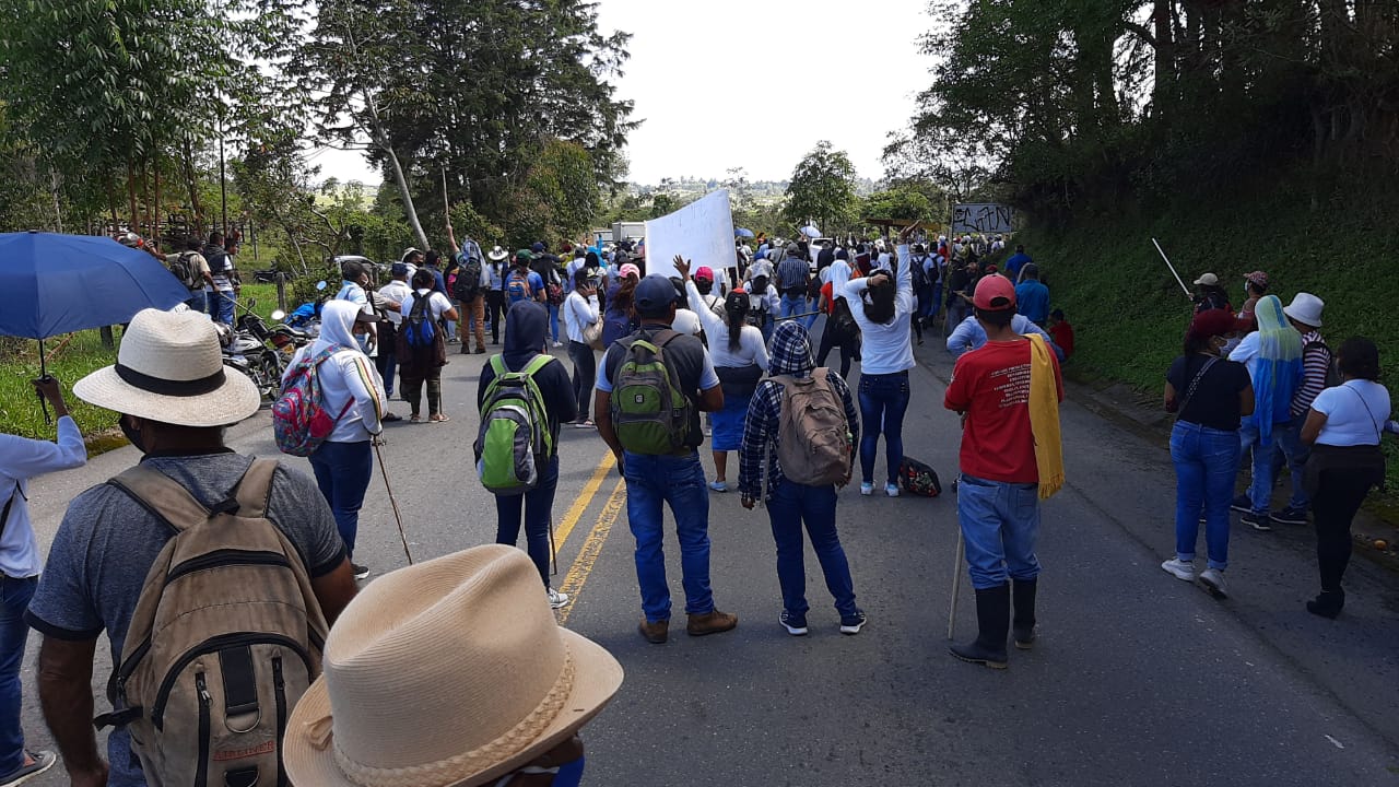 Bloqueos en la Panamericana y amplias movilizaciones en el primer día de paro campesino y popular en el Cauca