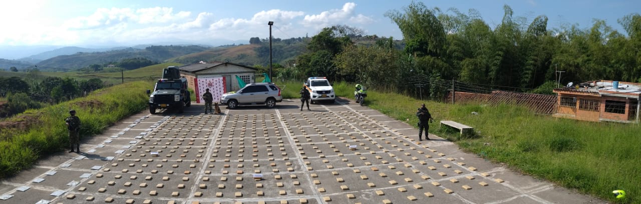 Policías y soldados lograron incautar cargamento de marihuana en la Panamericana
