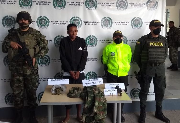 Capturado por portar un arma de fuego y estupefacientes