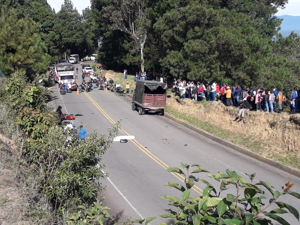 En la vía a Totoró: joven estudiante murió al chocar contra un camión