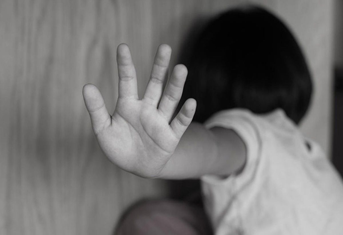 Padre es acusado de abusar sexulmente de su hija de nueve años