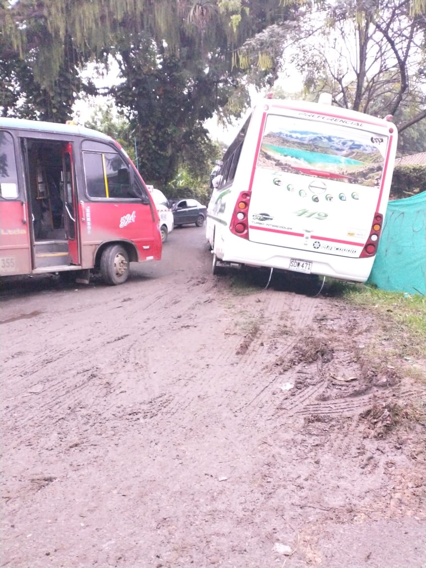 Dificultades en la vía Santander de Quilichao-Corinto por choque entre dos buses