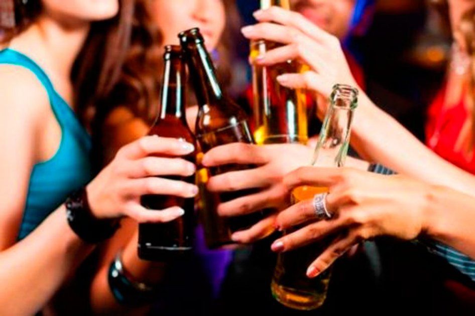 Se les terminó el licor en la rumba y tomaron desinfectante de manos