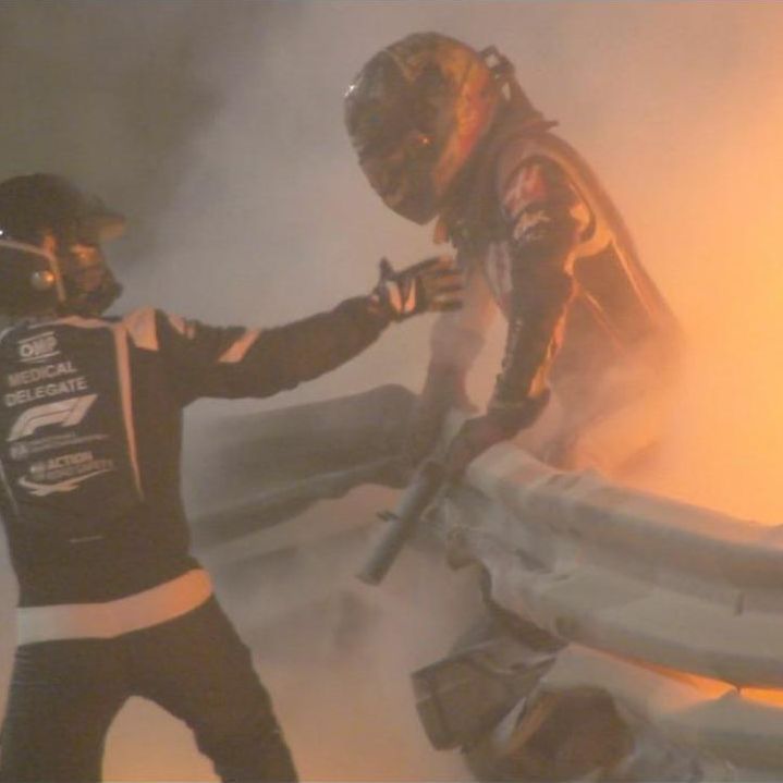 Romain Grosjean sale entre las llamas tras accidente en el Gran Premio de Baréin
