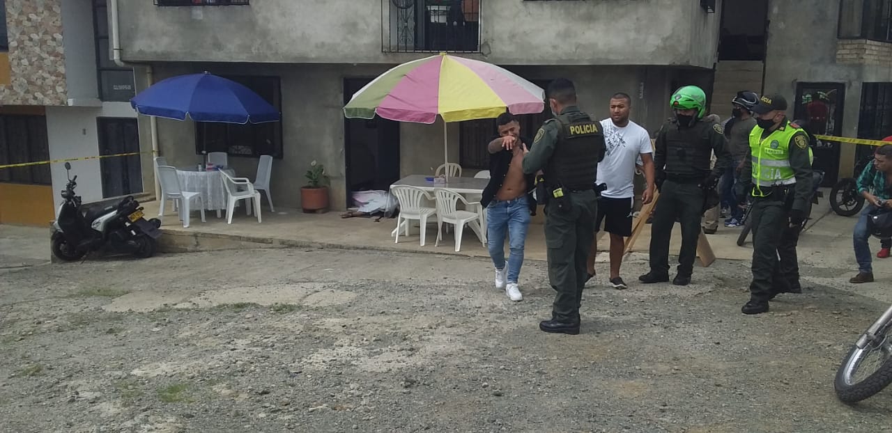 Asesinan a una persona a la entrada de una vivienda del barrio Villa Elena