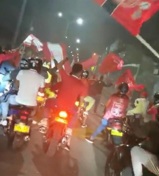 Nutrida caravana en Popayán tras el triunfo del América de Cali, a pesar del toque de queda