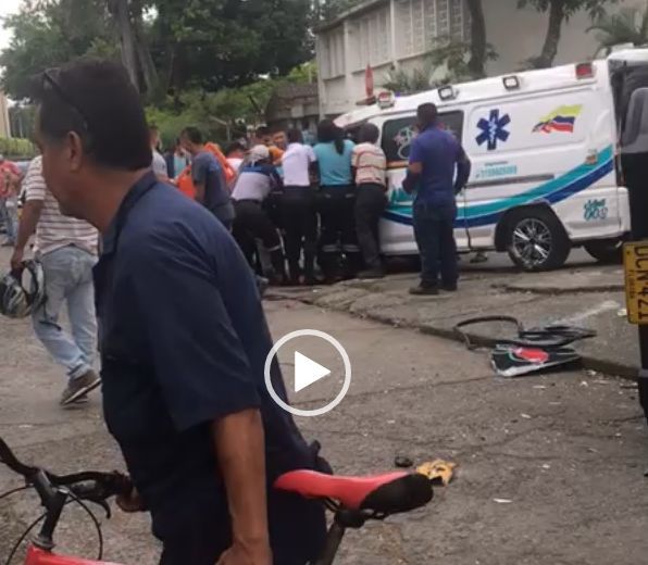 Aparatoso choque entre dos ambulancias que buscaban atender un accidente de tránsito
