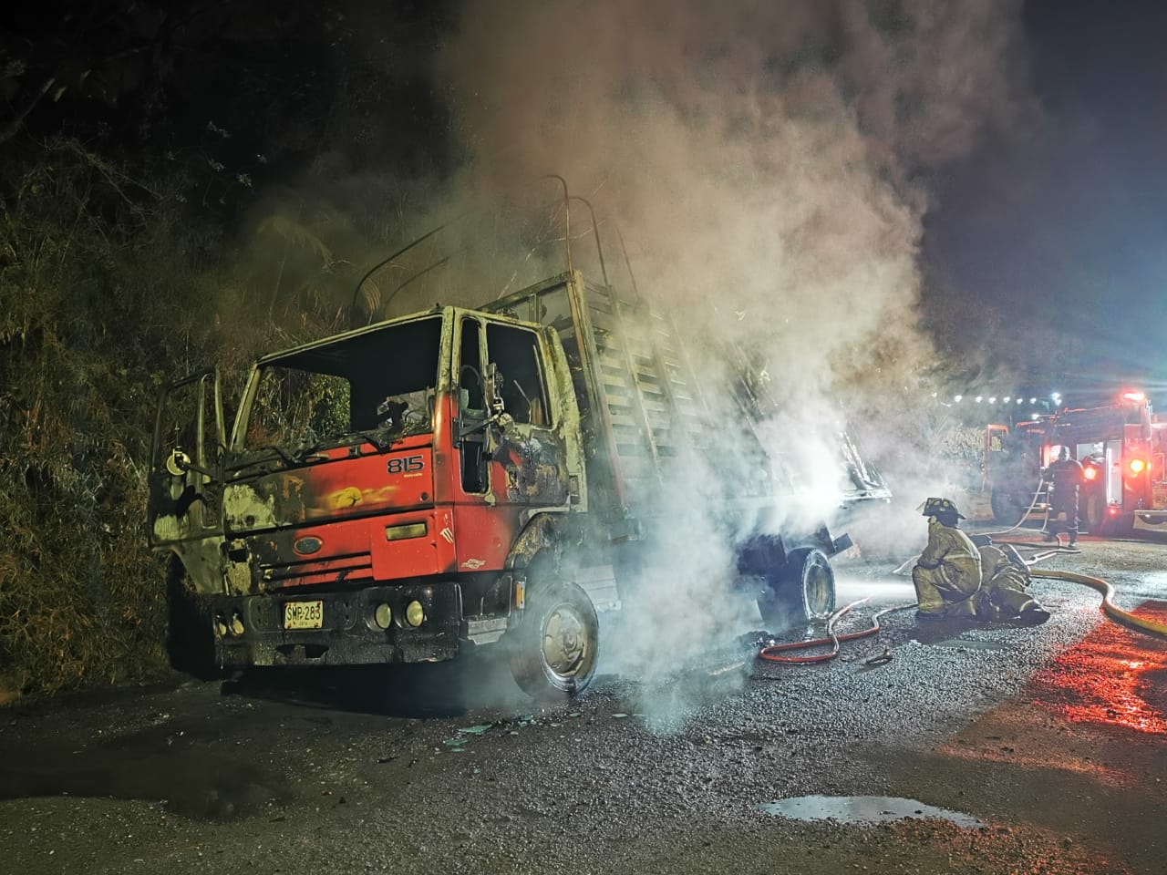 Camión se quemó cuando se movilizaba por la vía Popayán-Coconuco