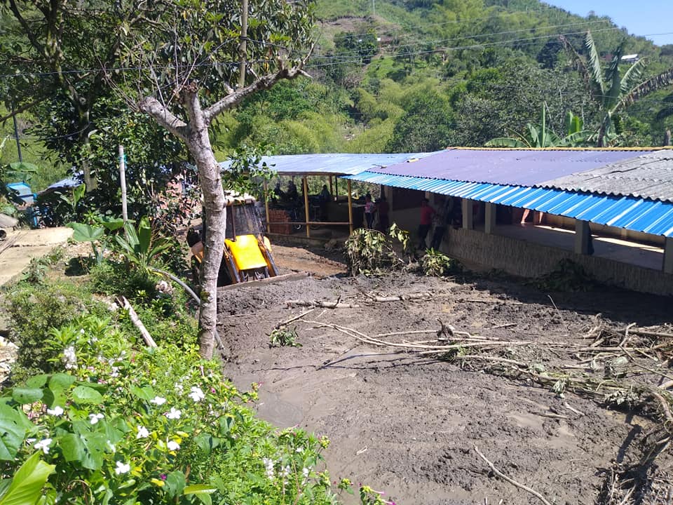 Retiran derrumbe que afectó varias viviendas en la zona rural de Suárez, Cauca