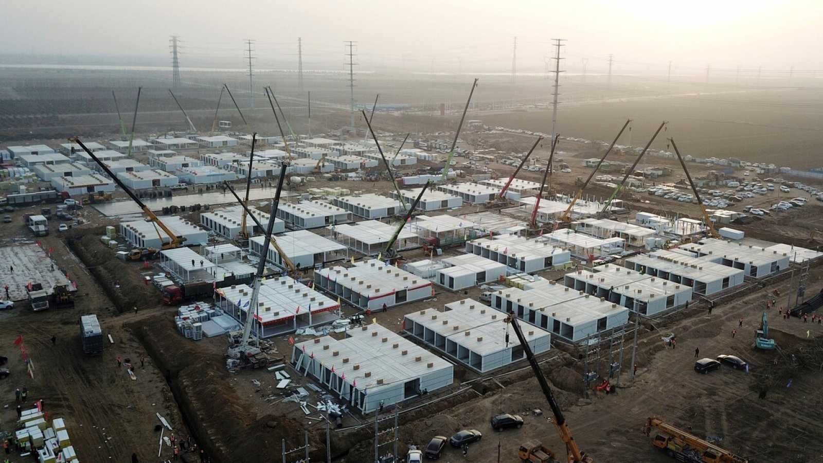 China está construyendo un campo de cuarentena con el fin de controlar el covid-19