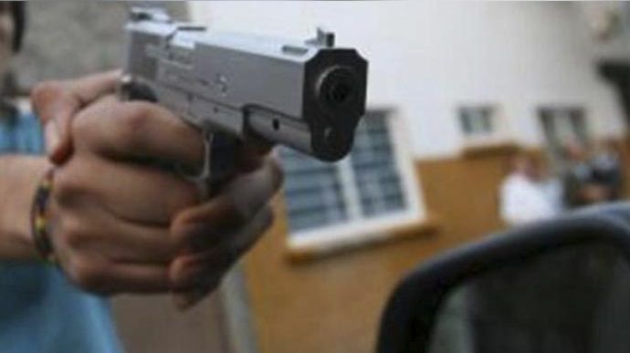 Dos personas resultaron heridas en medio del asalto a una mueblería