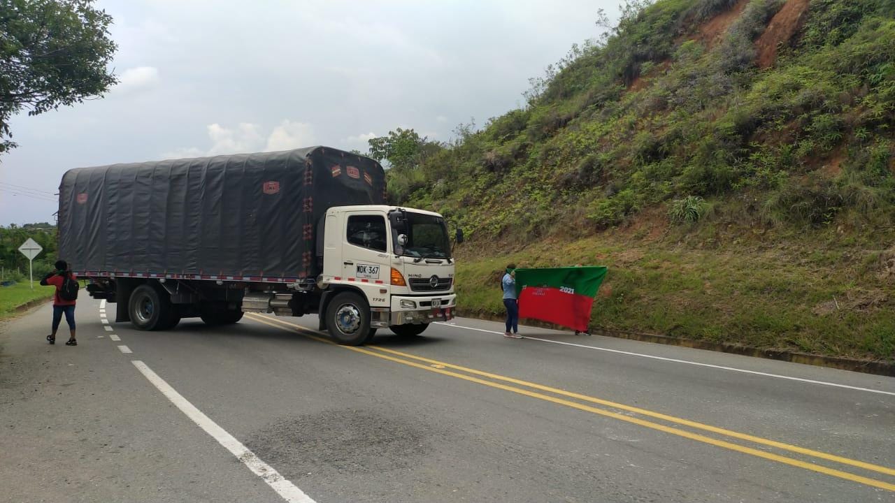 Con bloqueos en la Panamericana, indígenas protestan ante lo que consideran incumplimientos del gobierno nacional