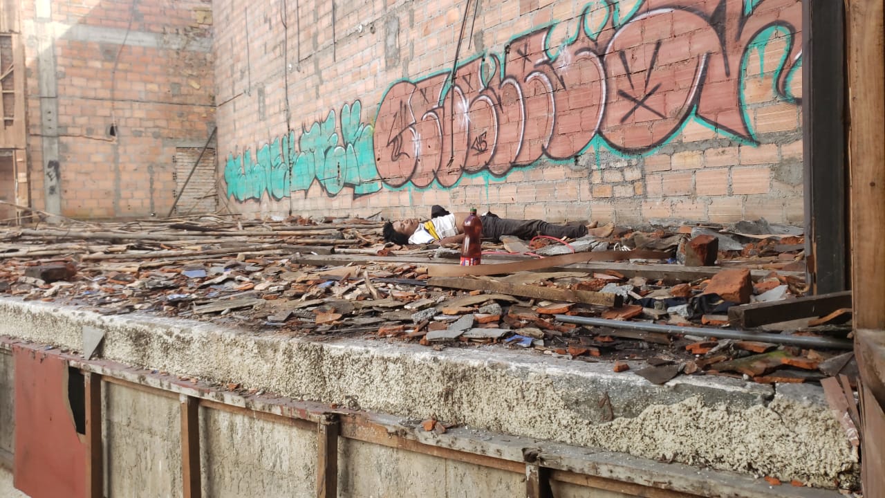 Habitante de calle murió al caer del techo del centro comercial Anarkos