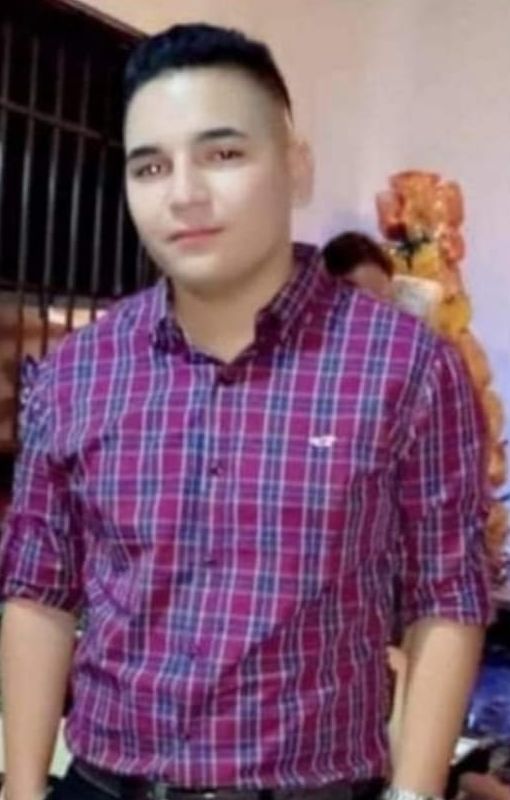 Joven murió tras chocar con su vehículo contra un árbol