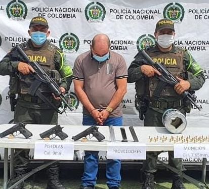 A la cárcel un hombre que transportaba tres pistolas 9 milímetros con dos proveedores