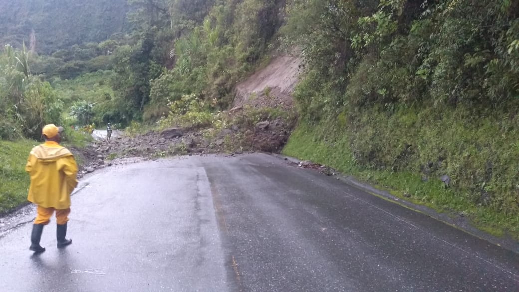 Bloqueo total en la vía Popayán-Pasto por gigantesco derrumbe