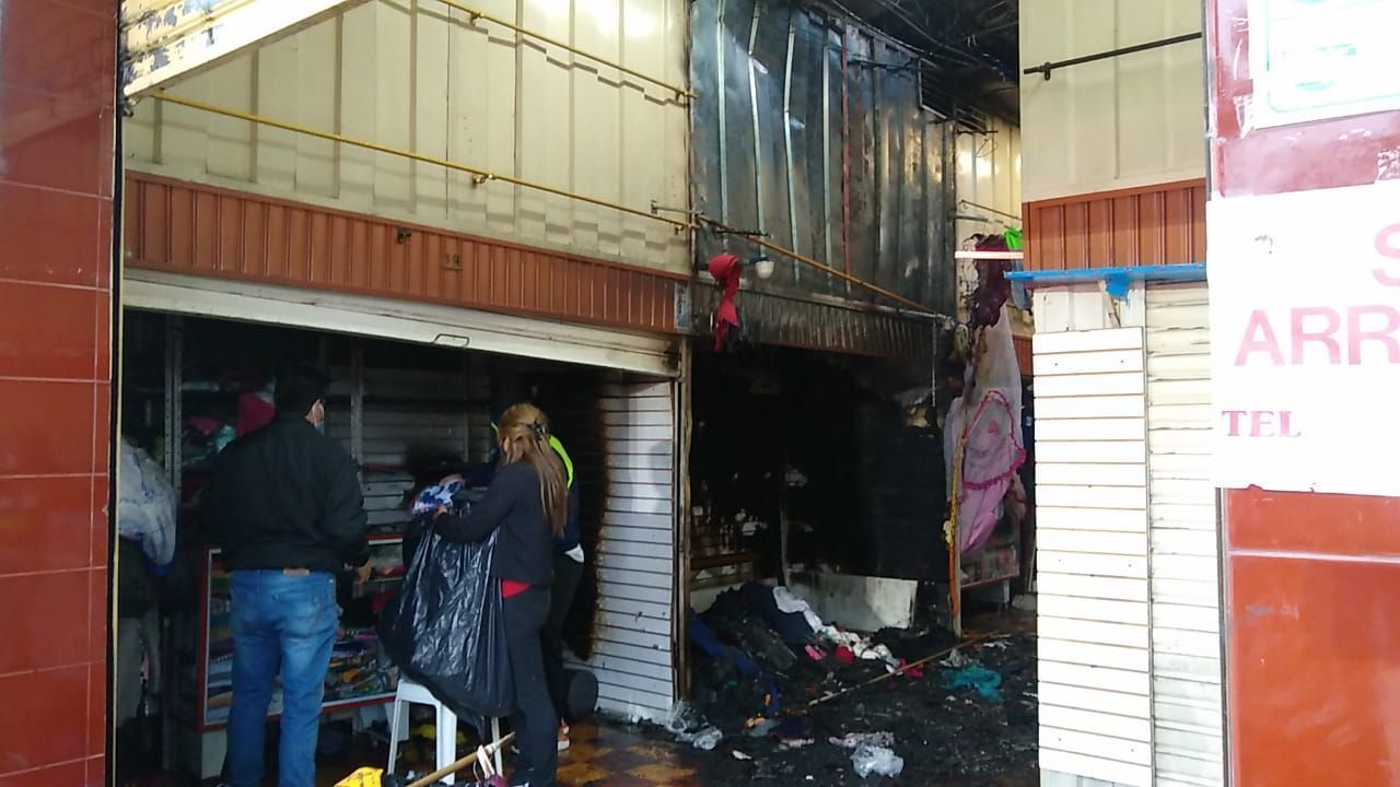 Incendio destruyeron dos locales del centro comercial San Victorino de Popayán