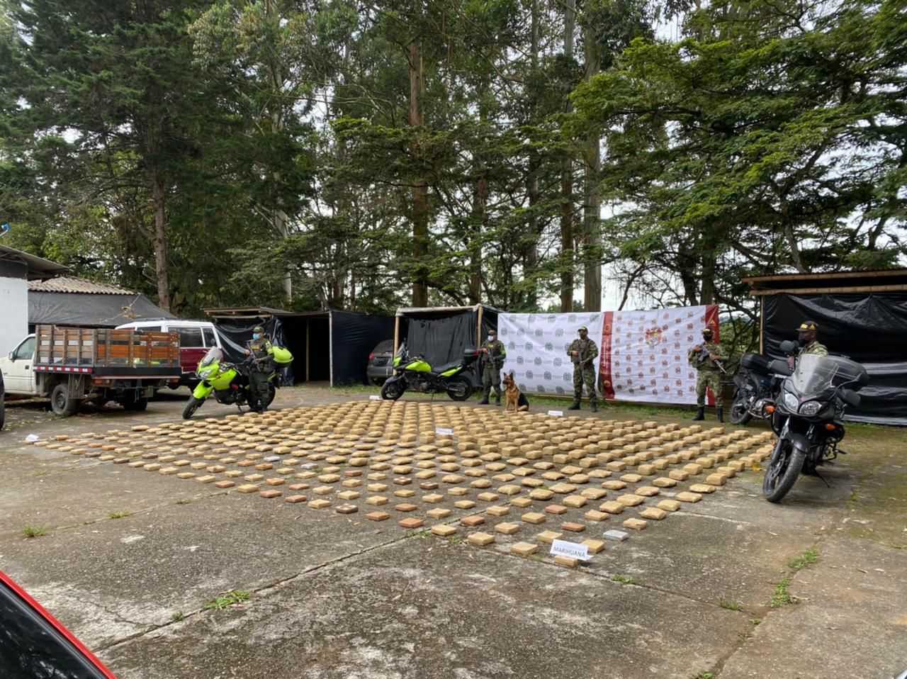 Policía incautó cargamento de marihuana abandonado en la Panamericana