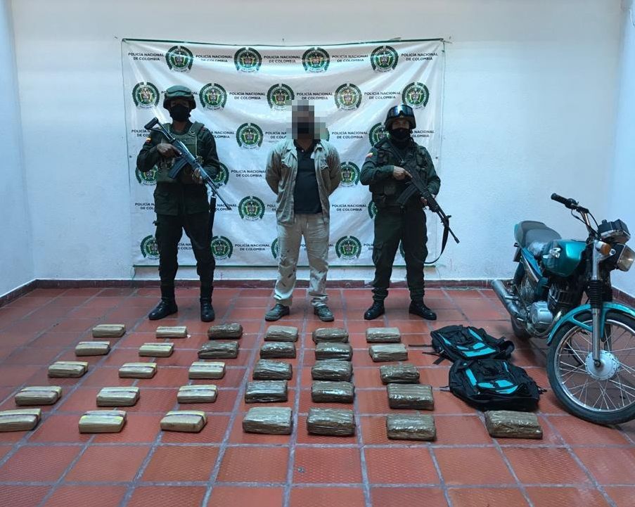 En la vía Corinto-Miranda fue capturado un motociclista por transportar marihuana