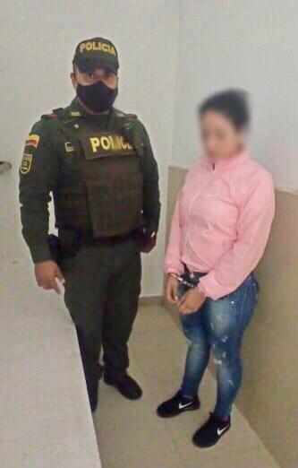 Mujer capturada por hurtar dinero en la modalidad de cosquilleo.