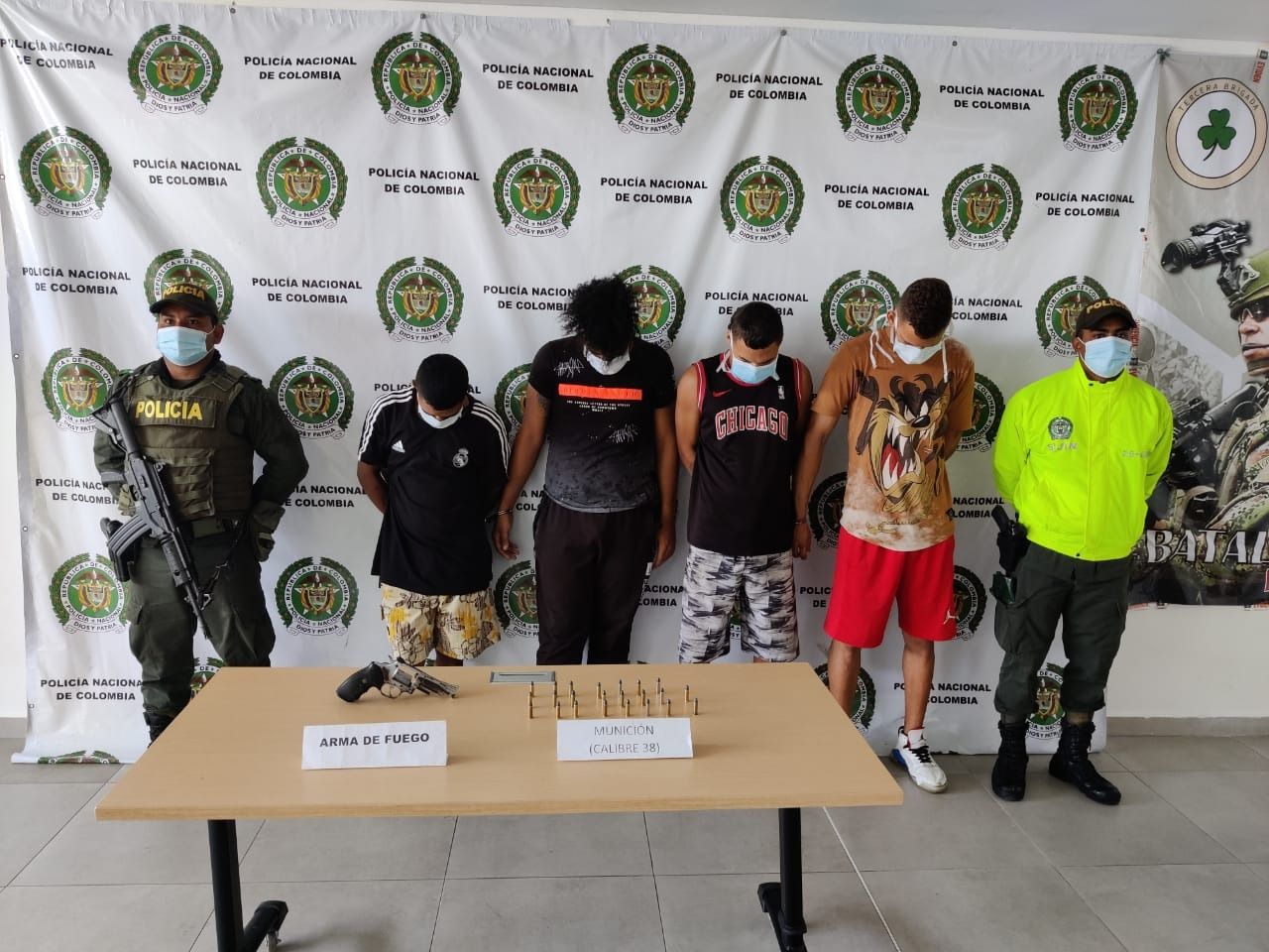 Privados de la libertad cuatro presuntos miembros de la banda criminal La Local – Los Espartanos, por porte ilegal de armas