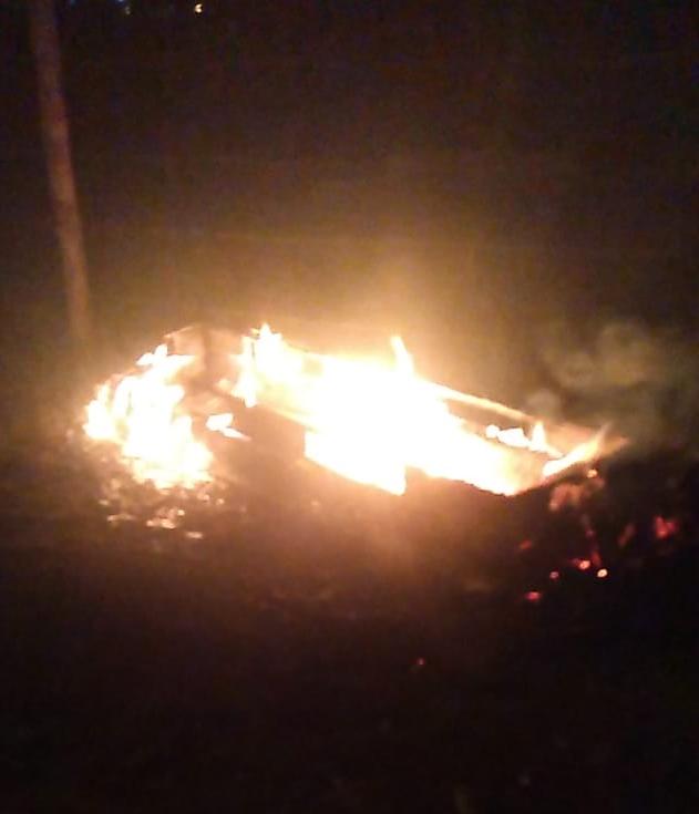 “Llegaron en camionetas, bajaron un ataúd y lo incendiaron”