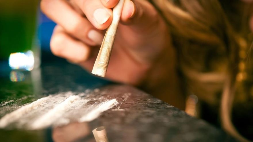 Pareja iba de viaje: en los asientos escondían cocaína