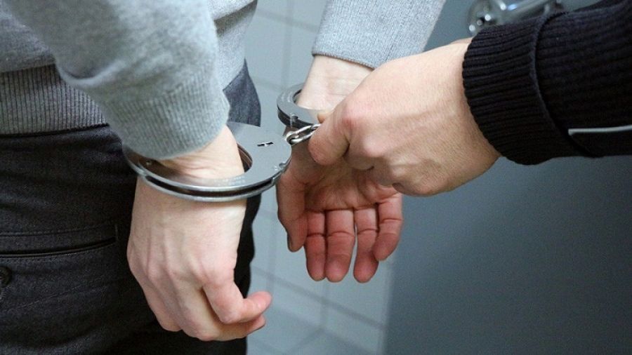 Hombre que contagio a 22 personas con covid-19 fue detenido en España