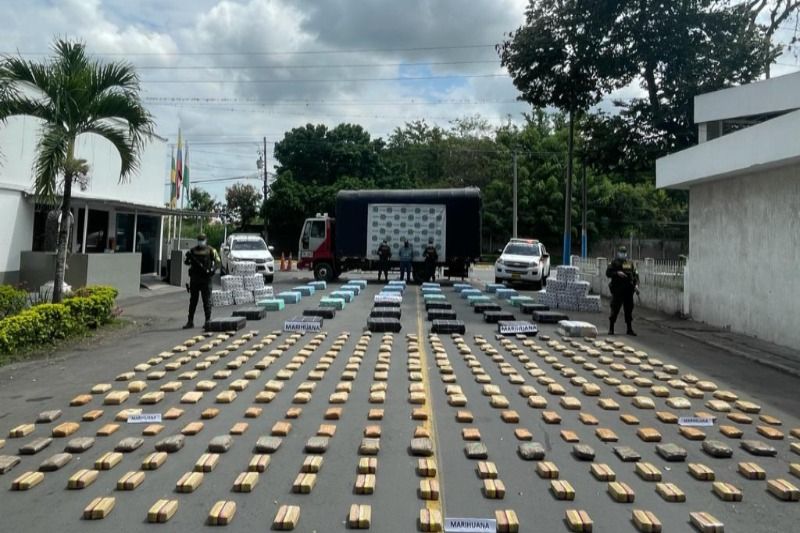 Carga de papel higiénico utilizado para tratar de transportar dos toneladas de marihuana