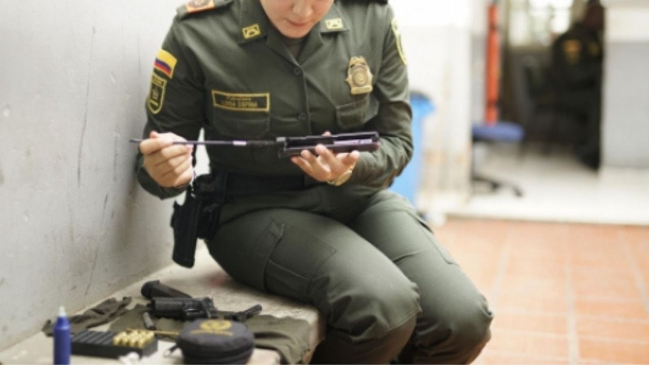 Recompensa por información de vándalos que abusaron de una patrullera en Cali
