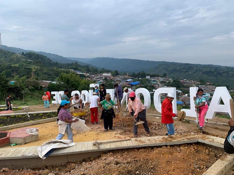 En Caldono, Cauca sacerdote construye paz con el arte