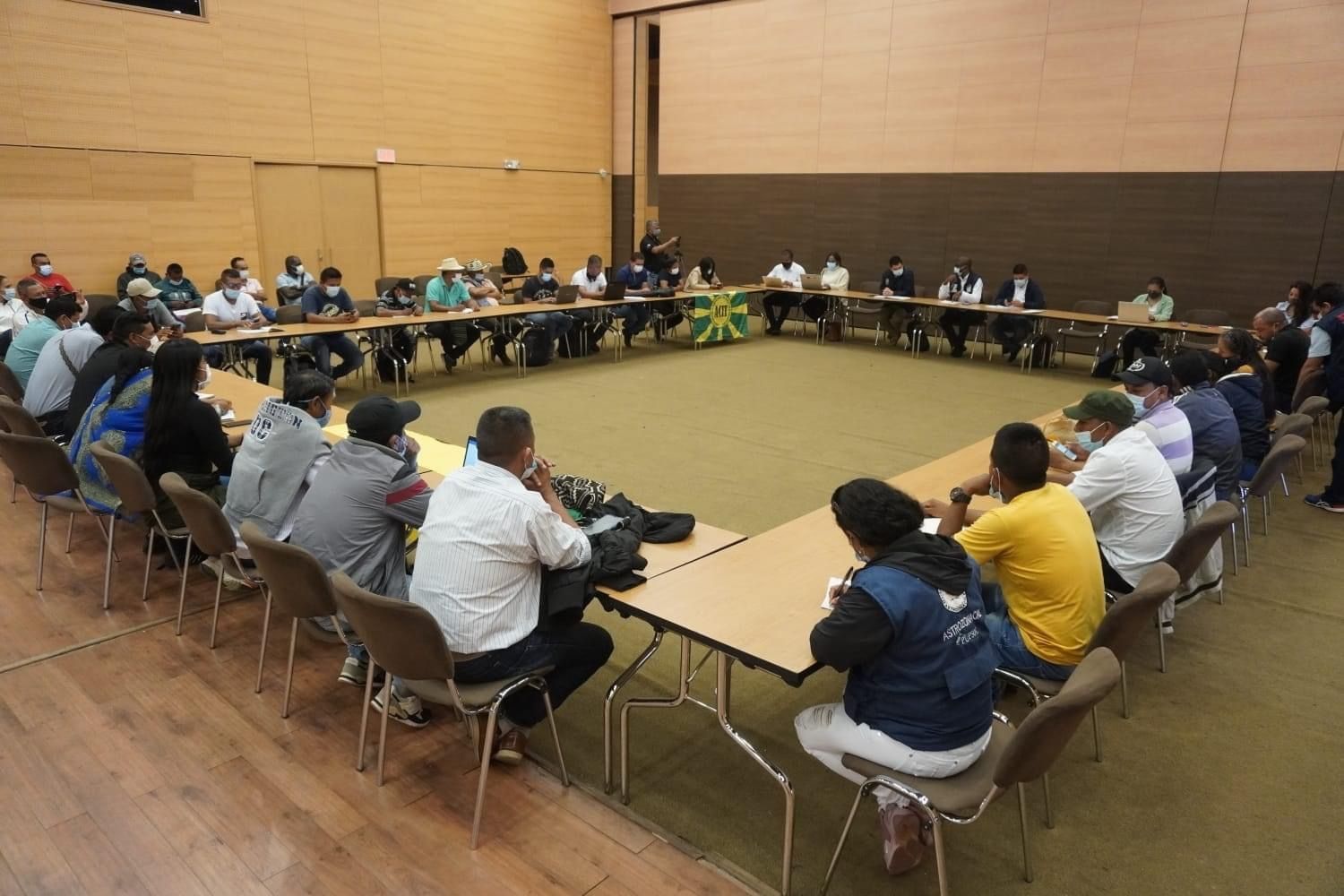 Gobierno del Cauca se reúne con líderes campesinos