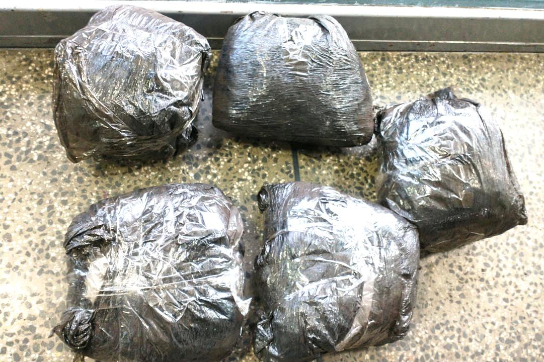 En la Variante Norte de Popayán, decomisados insumos para procesar cocaína