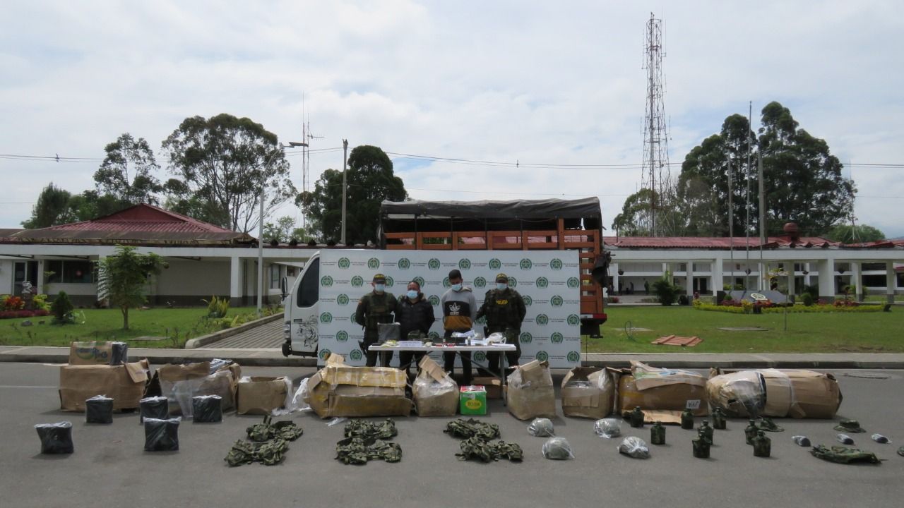 Capturan a dos sujetos transportando material de intendencia y munición
