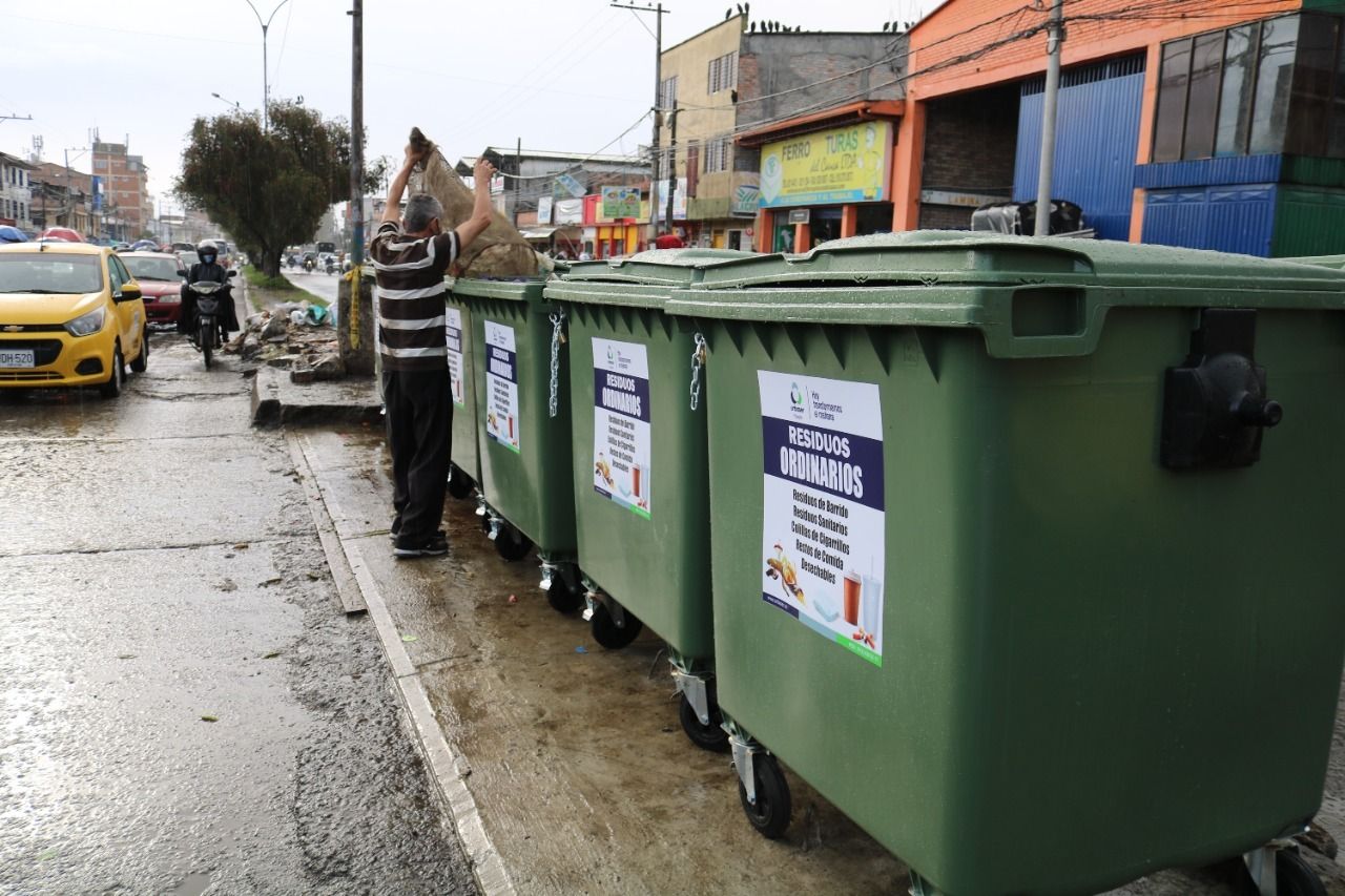 6 contenedores, solución temporal al tema de basuras en sector de la Esmeralda