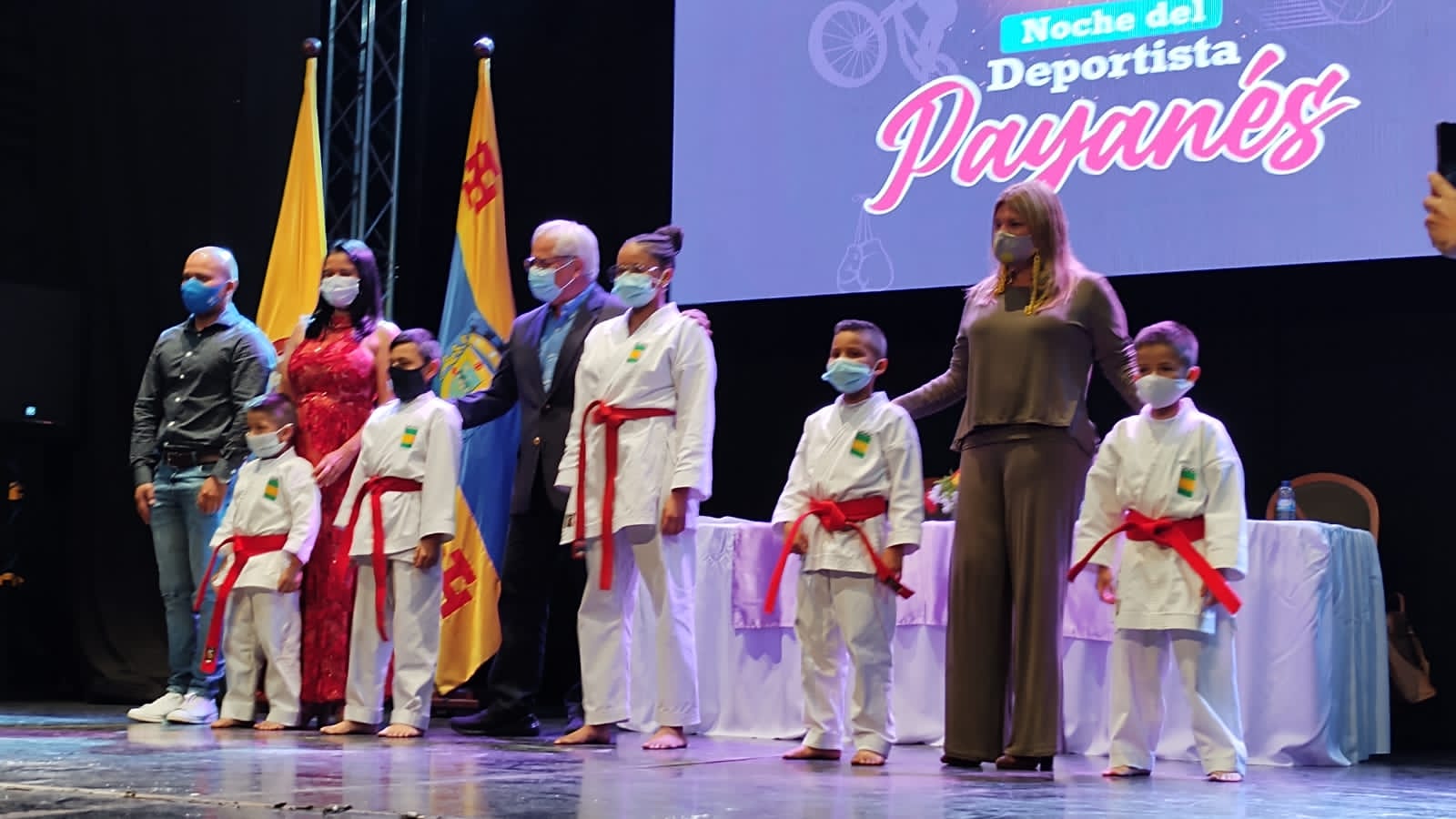 Alcaldía de Popayán entrega incentivos economicos a deportistas